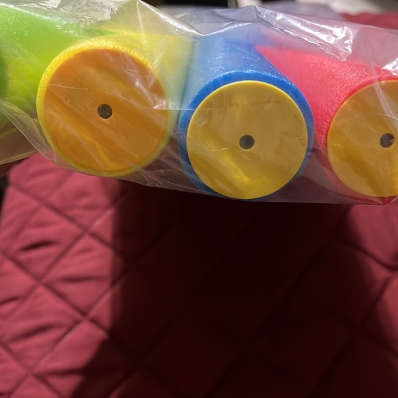 Kids toys 4 pack water blasters NEW NWT - Picture 5 of 10